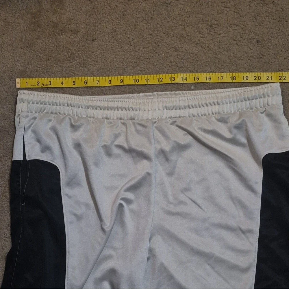 Jordan Basketball Shorts Men's Size XL White Black Athletic Mesh